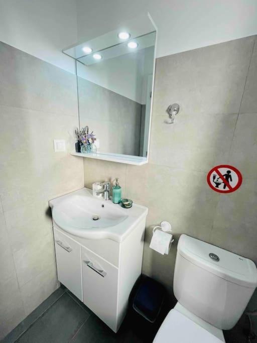 Cozy, Newly Renovated In Gavrio. Appartement Gavrio