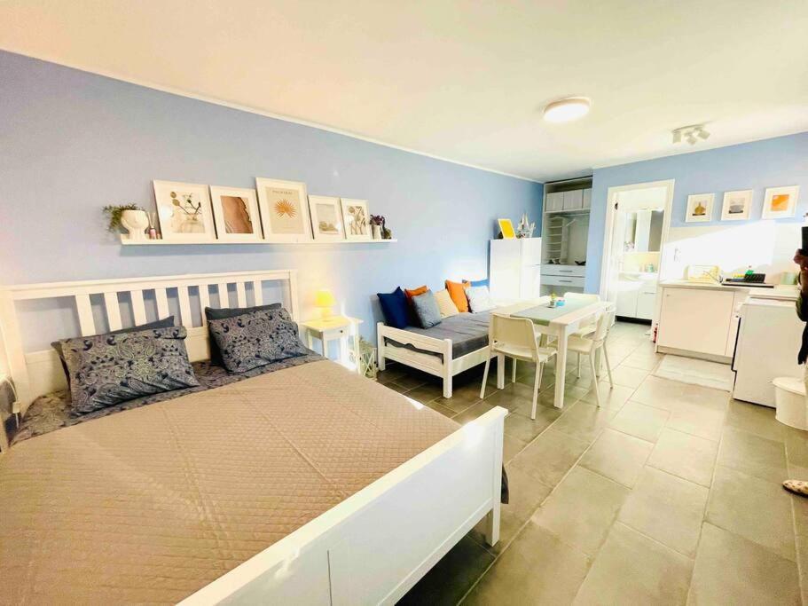 Cozy, Newly Renovated In Gavrio. * Gavrio