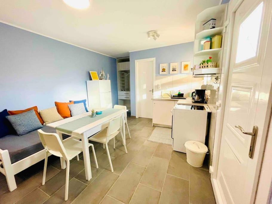 Cozy, Newly Renovated In Gavrio. *