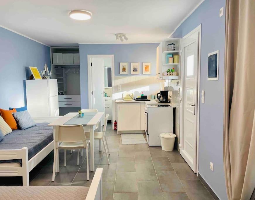 Apartment Cozy, Newly Renovated In Gavrio.
